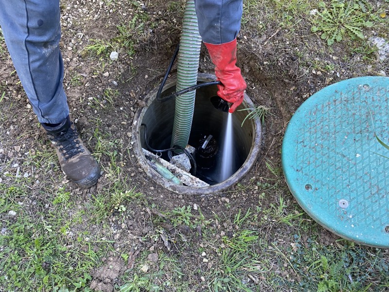 Nettoyage de micro station de fosse sceptique : Lambesc Assainissement intervient près de Pelissanne